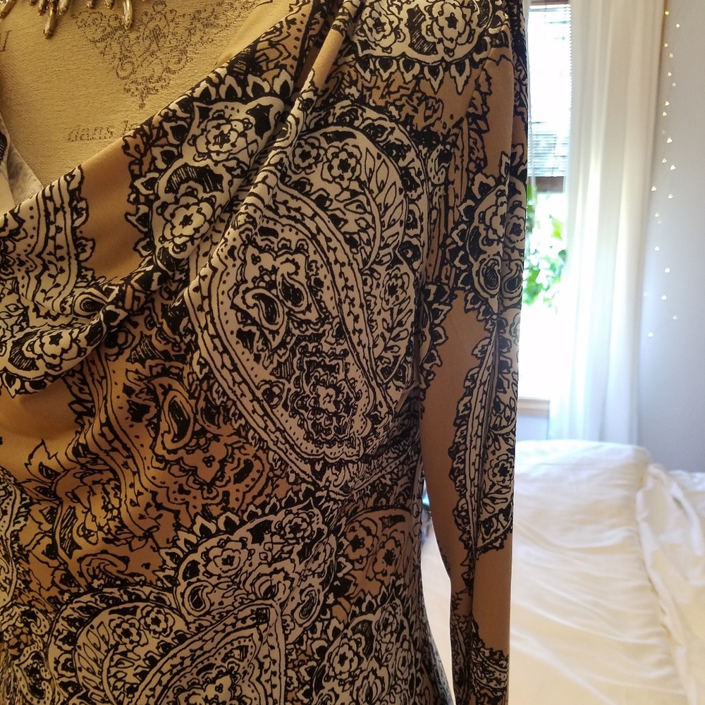 Dress - Picture 2 of 4